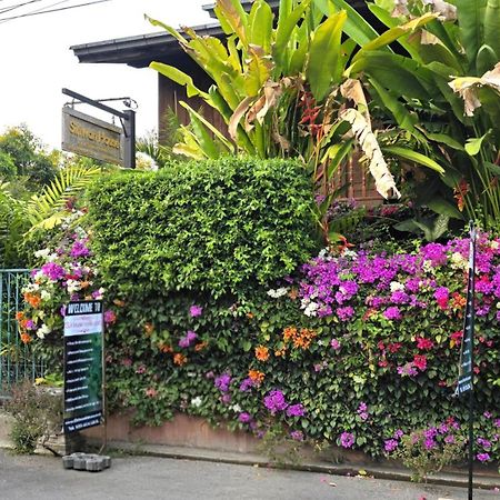 Siriwan Hostel Чиангмай Экстерьер фото
