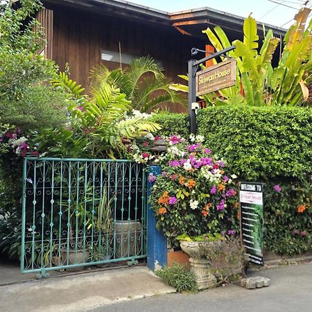 Siriwan Hostel Чиангмай Экстерьер фото